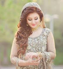 Wide open wavy hairstyle best suits for you and is best suitable for oval face shape. Hairstyle For Nikah Hair Style For Party
