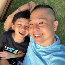 Pertanyaan Unik Anak Ernest Prakasa soal Persalinan & Pria Tak Bisa  Melahirkan