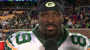 The man in the hoodie goes from green bay to oakland nfl total access | james jones reacts to raven trading t orlando brown jr. James Jones Explains The Hoodie Cali Swag Packers Vs Vikings Nfl Youtube