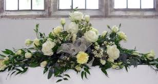 Pin By Tranthikimcuong Kimcuong On Gardening Church Flower Arrangements Church Flowers Flower Arrangements