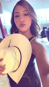 ruby clark 🍒 (@iluv.bee)