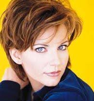 Female Country Singers The Fashion Spot Martina Mcbride Hairstyles Hair Styles Short Hair Styles
