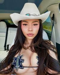 Alyssa Griffith | save a horse 🐎🤍 ride a ______ ? | Instagram