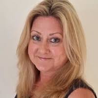 Julie Witter's Instagram, Twitter & Facebook