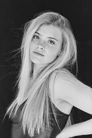 Elle M. — Hannah Noelle Models