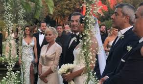 Check spelling or type a new query. Gamos Antwnh Remoy Kai Ybonnhs Mposniak Deite Fwtografies Kai Binteo Poioi Kalesmenoi Eklepsan Thn Parastash Thecaller