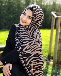Instagram Da Online Sal Esarp Magazasi Medine Ipegi Desenli Sal Medine Ipeginden Uretilmistir Ozel Uretim Medine Ipegi Uzer Fashion Hijab Fashion Hijab