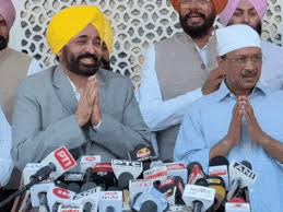AAP का मोहाली रोड शो: केजरीवाल ने भगवंत मान को दूसरे कार्यकाल के लिए समर्थन दिया