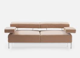 Gesamt 94 cm 94 cm 101 cm l t h maximaler gesamtabstand zwischen einziehbarer fußstütze und rückenlehne 168 cm sitzfläche. Sofa Airy Von Bruhl Puristisch Funktional Und Individuell