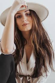 Ellie Ray's Instagram, Twitter & Facebook