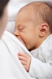 Breastfeeding: what to expect in the first few days after birth