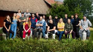 I serien bor deltagarna på en bondgård där de ska klara sig utan både elektricitet eller rinnande vatten. Har Ar Deltagarna I Farmen 2020 Tv4 Se