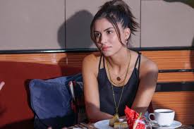 Oyuncu ayşegül çınar'ın aracının bagajında yaklaşık 20 gram uyuşturucu madde bulundu. Yasak Elma 2018