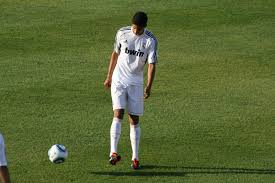 May 27, 2021 · son coéquipier du real madrid, raphaël varane, a eu l'occasion de s'exprimer sur ce retour de kb9, en conférence de presse aujourd'hui, dans des propos retranscrits par l'equipe : About Raphael Varane French Footballer 1993 Biography Facts Career Wiki Life