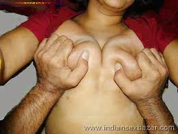 इंडियन स्कूल गर्ल के मोटे मोटे बूब्स दबाते हुए पोर्न फोटो Boobs Pressing  Photos