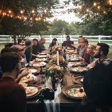 When you think of family meals, what first comes to mind might vary from person to person. So Much Happiness At This Table It Was One Of The Ollie Joy Mesa De Comida Comidas Familiares Cena Al Aire Libre