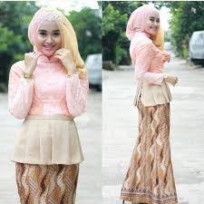 25 kebaya kain songket paling modern 2019 contoh baju kebaya kain songket paling modern 2019 songket merupakan jenis kain tenun tradisional ras melayu dan minangkabau yang tersebar di negara indonesia malaysia dan brunei. 15 Model Baju Songket Elegan Modern Untuk Acara Formal