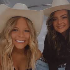 Aubree Knois (@aubbs_)