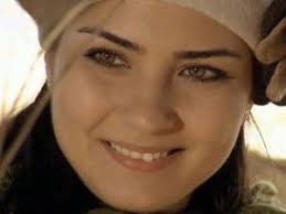 Büyüküstün, filmde gerçek hayattaki eşi onur saylak'ın annesi olarak beyazperdeye yansıyacak. Tuba Buyukustun Cok Sasirtacak