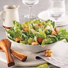 Salade Cesar Allegee Les Recettes De Caty In 2020 Salad Bar Recipes Food