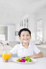 Ketahui makanan tidak sehat yang anda sukai, kemudian cari alternatif yang lebih sehat dan tetap memuaskan. Mengajarkan Sopan Santun Di Meja Makan Pada Anak Anda Hello Sehat