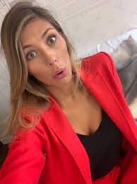 At age 15, she entered the elite model look contest by elite model management and got a contract with this modeling agency after being one of the finalists. Camille Cerf Source Ø¹Ù„Ù‰ ØªÙˆÙŠØªØ± C Etait L Anniversaire De L Admin P Camille C Est En Decembre