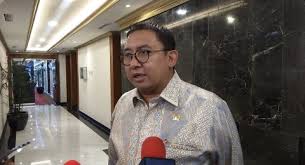 Lili sudah mulai nyindir dan labrak ria mau ribut. Bayar Kompensasi Dengan Potong Gaji Pegawai Fadli Zon Pln Tak Profesional