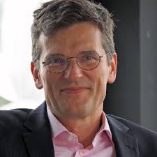 Yesterday, I was awarded the International Procurement Award for my PhD  thesis one the „Law and Economis of Efficient and Sustainable Procurement“  and had the pleasure to present my results to a… |