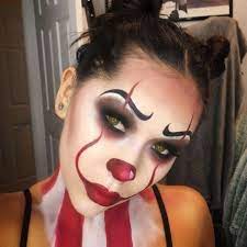 Add another make up element to the eyes. Pennywise Clown Face Paint Inspiriert Von Dem Film It Getragen Von Einer Jungen Frau Mit Einfach Selber Machen Halloween Makeup Clown Face Painting Halloween Halloween Costumes Makeup