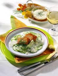Stremellachs Auf Gurkensalat Rezept Lecker Gurkensalat Rezept Rezepte Gurkensalat