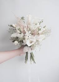 You've probably seen your fair share of bouquets, centerpieces wedding flowers will take up a sizable portion of your budget, so work with a pro who understands exactly what kind of style you're looking to achieve. Discovered By Inherhumbleopinionblog Simple Wedding Bouquets Flower Bouquet Wedding Small Wedding Bouquets
