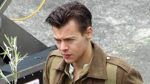 See more ideas about mens hairstyles, hair cuts, hairstyle. Harry Styles Shows Off His New Short Haircut On Set Of World War Ii Movie Entertainment Tonight