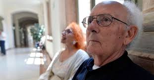 Carmelo, laurea a 82 anni «Un regalo per mia moglie»