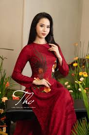 Áo dài lụa đỏ hoa văn thêu hoa - Thơ - Tiệm thêu tay truyền thống