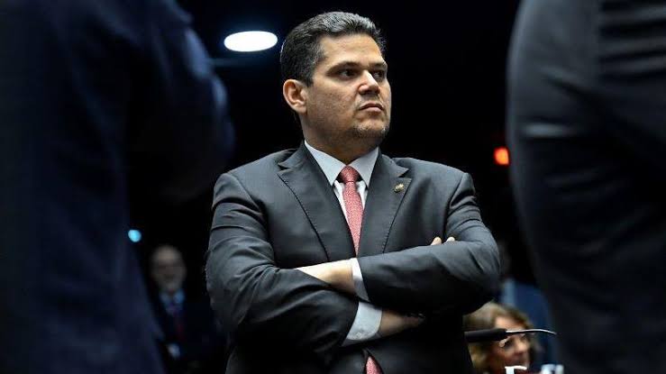 Na média, presidente do Senado só vota em plenário duas vezes por ano
