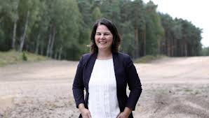 Jul 08, 2021 · berlin — annalena baerbock, the german greens' candidate for chancellor, has admitted mistakes after facing allegations of plagiarism over her new book. Germany The Greens Have Chosen It Will Be The Former Diving Champion Annalena Baerbock To Run For The Chancellery Breaking Latest News