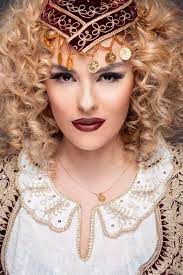 La cantante se imponía a la favorita, inis neziri albania participará en la primera semifinal del certamen, que se celebrará los próximos 18, 20 y 22 de mayo en la ciudad holandesa de róterdam. Anxhela Peristeri On Twitter Tirana Norikuka Lorel Makeupartist Tradita Al