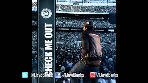 Man, i'm as fucking these hoes, like i'm crashing these shows hundred dollars shoe strings now i'm bucks for these hoes look in my eyes and see clouds, i'm puffing these o's a threesome ain't shit, i need a couple of those Check Me Out Paroles Lloyd Banks Greatsong