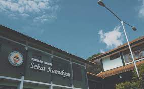 Rumah sakit sekar kamulyan adalah rumah sakit umum rsu milik swasta dan merupakan salah satu rumah sakit tipe c yang terletak di wilayah kabupaten kuningan jawa barat. Profil Rs
