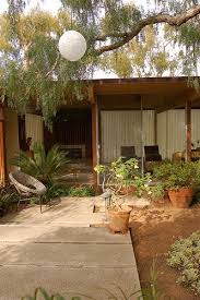 This home is truly inspiring. Courtyard Mid Century Modern House Architecture House Design