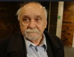 Bol vysokoškolský profesor, akademický sochár, výnimočný monumentalista,  medailér, portrétista i maliar, výborný spoločník a kamarát. Alexander Vika  dnes, v pondelok na obed, odišiel do neznáma vo veku nedožitých 92 rokov.  Alex bude