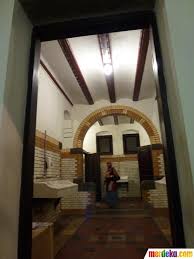 Mention fotomu di @lawangsewusmg | silahkan cek favorit untuk info seputar #lawangsewu !. Foto Menelusuri Lawang Sewu Semarang Yang Terkenal Angker Merdeka Com