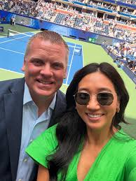 Back at home base previewing the return of SNL tonight. 🦚 #30Rock