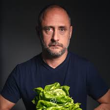 Wanneer je recht in de camera kijkt, heb je een rechtstreekse communicatie  met 'je publiek': de mensen die de foto zien. Ben jij je daar bewust van  als iemand van jou een