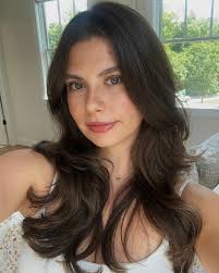 Juliette Shea's Instagram, Twitter & Facebook