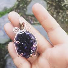 作品 當我看見 邀請價 1350 紫水晶可以幫助靈性跟現實生活平衡 也可以吸引豐盛跟第三眼的開啟 當我看見世間的好與壞才發現沒有所謂對錯只有選擇而選擇造就了你成為怎樣的人