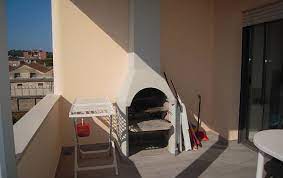 E' composto da soggirono , cucinotto e cucina abitabile, 2 ampie camere e bagno finestrato con doccia. Appartamento In Affitto Fronte Mare Senigallia Ancona
