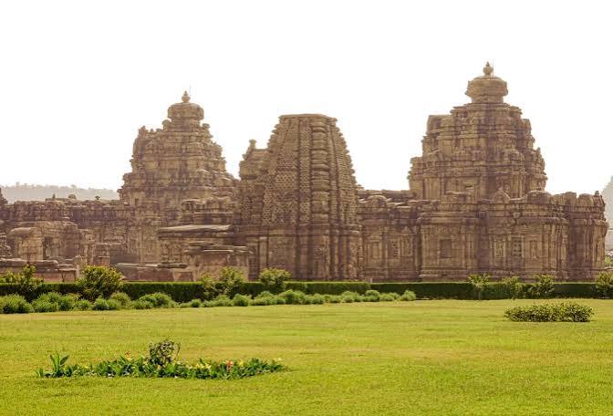 Virupaksha & Mallikarjuna: Twin Temples of Pattadakal – Peaks to Palaces