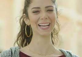 ظهرت الفنانة بسنت شوقي بإطلالة غريبة في فعاليات اليوم التالت من مهرجان الجونة السينمائي. Oiozyj2125zuym