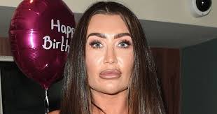Lauren goodger returns to towie amidst more complaining. Lauren Goodger Removes Face Fillers After Surgeon Brands Her Manly And Vows Not To Have More Work Done Mirror Online